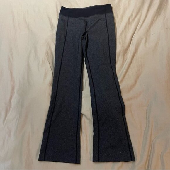 Lululemon Heathered Grey Flare Leg Back Pocket Leggings Size 6 - Picture 1 of 5